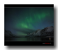 Schwaches Nordlicht �ber dem Fjord